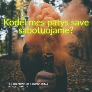 Ar esi pats sužlugdęs ką nors, kas tau yra svarbu, tarsi tyčia?
Galbūt kada atidėliojai svarbius darbus, vengei reikšmingo pokalbio ar sugadinai perspektyvius santykius. Kodėl trukdai pats sau?
Kaip gali ištrūkti iš šio užburto rato?
Savisabotažas įvyksta tada, kai tavo pačio veiksmai (ar neveiklumas) sutrukdo pasiekti to, ko nori.
Kodėl save sabotuojame?
Baimė patirti nėskėkmę arba sėkmę. Nesėkmės baimė yra pagrindinė savisabotažo priežastis. Tačiau svarbi ir sėkmės baimė. Sėkmė susijusi su naujais iššūkiais, kurie gali būti bauginantys. Žmogus gali nenorėti susidurti su naujomis atsakomybėmis. Esama situacija yra patogi. Buvimas joje leidžia išvengti nerimo dėl nežinomybės.
Žema savivertė. Kai kurie giliai viduje jaučiasi neverti sėkmės. Tai susiję su žema saviverte. Taip nesąmoningai sabotuojame save ir pasitvirtiname, kad esame nieko verti. Jei savęs vaizdas yra neigiamas („aš nesu pakankamai geras“), tačiau gyvenime vyksta kažkas gero, mūsų smegenys gali bandyti „ištaisyti“ šį neatitikimą sabotuodamos sėkmę.
Neišspręstos traumos. Praeities patirtys, ypač tos, kurios susijusios su atstūmimu, išdavyste ar nesėkmėmis, yra svarbios. Neišspręsta trauma gali sukelti savisabotažą, kaip būdą išvengti skausmingų patirčių pasikartojimo.
Saugiau būti pažįstamoje situacijoje, nors ir Kenksmingoje. Žmonės turi įsisenėjusių įpročių. Jaučiamės saugiai situacijose, kurias pažįstame. Net jei ir jos yra žalingos ir kenkia. Dėl to sabotuojame bet kokias naujas galimybes.
Ką daryti? Susitvarkyti su savisabotažu gali užtrukti. Pirmiausia reikia pripažinti sau, kad esi vertas sėkmės ir laimės, net jei vidinis kritikas sako kitaip. Keitimasis grįstas sąmoningumu - reikia pažinti savisabotažo situacijas, kaip jos kyla, kas su tavimi vyksta. Suvokiant kas su tavimi vyksta, keisis ir elgesys.
Nepamirškime pasirūpinti savimi!
#psichologija #psichoterapija
#savespazinimas #psichologas #emocinesveikata #psichologinepagalba #savirefleksija #terapija #psichinesveikata #meditacija #stress #gyvenimokokybė #asmeninisaugimas #augimas #impostersyndrome #savivertė #saviverte #trauma #depresija #nerimas