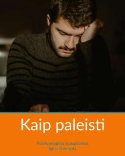 Leisk būti, leisk sau paleisti, leisk priimti naują. Nesvarbu, ar tai romantiškų santykių pabaiga, mylimo žmogaus netektis ar brangios svajonės praradimas – gedulas yra natūrali reakcija į atsiradusią tuštumą. Šiame poste remiuosi Hanson (2013) siūlomu modeliu, kuris moko sąmoningai išgyventi netektį: priimti savo emocijas, paleisti tai, ko nebereikia, ir atsiverti naujoms galimybėms.
Leisk būti. Nėra „teisingo“ būdo gedėti – kiekviena reakcija į netektį yra normali. Liūdesys, pyktis, kaltė, palengvėjimas ar net visiška tuštuma – viskas, ką jaučiate, yra natūralu. Gedulas – tai procesas, leidžiantis mums sulėtėti, priimti netektį ir pamažu integruoti ją į savo gyvenimą. Emocijos – tarsi bangos: kai jas slopiname, atsiranda dar daugiau įtampos. Verčiau leiskime joms laisvai tekėti ir judėkime kartu su jomis. Kokias emocijas šiuo metu išgyveni? Leisk sau jausti.
Leisk sau paleisti. Ar vidiniai įsitikinimai trukdo judėti pirmyn? Tai gali būti įkyrios mintys, kad kažko daugiau nebus. Galbūt tai baimė ar nuoskauda. Jei skausmas trukdo, galbūt laikas jį paleisti. Kaip tai padaryti? Paklausk savęs: ką aš laikau ir ką galiu paleisti? Rask akmenį, kuris simbolizuoja tavo skausmą, ir paleisk jį į upę. Parašyk laišką ir jį sudegink. Palaidok tai, kas siejasi su praradimu. Mūsų kūnui reikia veiksmo, kad protas suprastų pasikeitimą.
Leisk priimti naują. Tai, kas teikė tau saugumą, džiaugsmą ir prasmę, išnyko. Ką daryti dabar? Visame pasaulyje yra daugybė būtybių – žmonių, gyvūnų, augalų – ir grožio – žvaigždės, vandenynai ir t. t. Kaip gali atrasti naujus būdus patirti tai? Pastebėk erdvę, kuri liko tavo širdyje, ir kai būsi pasiruošęs (-usi), leiskis į ją naujas patirtis. Sveikas gedulas – tai ne bandymas „priversti save jaustis gerai“, o gebėjimas prisiliesti prie skausmo ir tuo pačiu matyti gyvenimo grožį. Tai gebėjimas įšokti į sielvarto upę ir vėl iš jos iššokti.
Nepamirškite pasirūpinti savimi!
#psichologija #psichoterapija
#savespazinimas #psichologas #emocinesveikata #psichologinepagalba #savirefleksija #terapija #psichinesveikata #meditacija #gyvenimokokybė #asmeninisaugimas #augimas